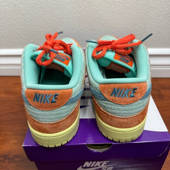 Nike SB Dunk Low Orange Emerald Rise Size 11 - Picture 4 of 10